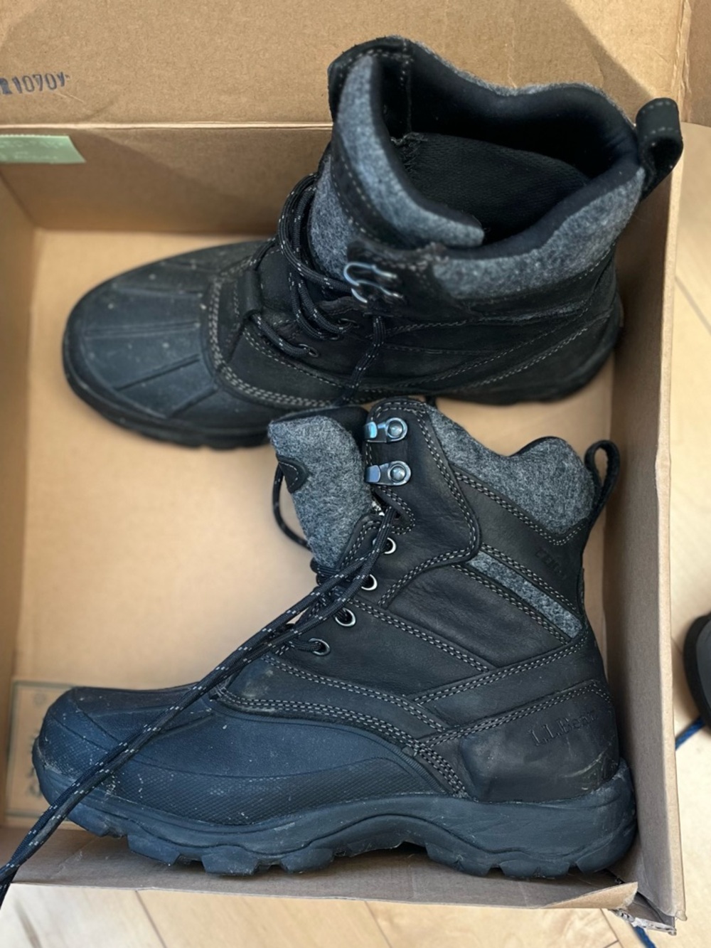 LL Bean Youth Size 7 Storm Chaser Arctic Grip Winter Hiking Boot - Black